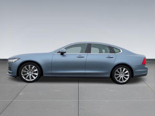 2017 Volvo S90 T6 Momentum