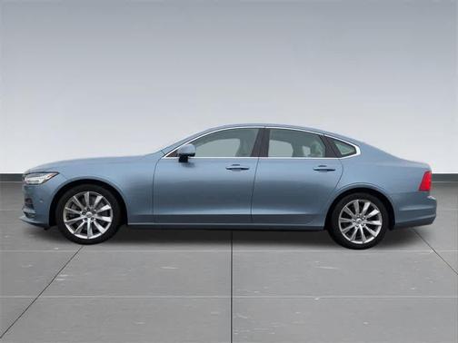 2017 Volvo S90 T6 Momentum
