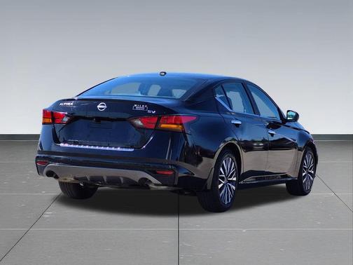 Super Black 2025 Nissan Altima SV FWD