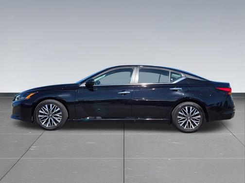 Super Black 2025 Nissan Altima SV FWD