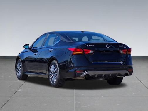 Super Black 2025 Nissan Altima SV FWD