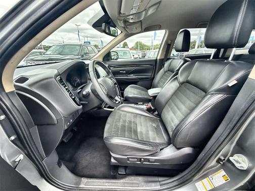 2020 Mitsubishi Outlander SE