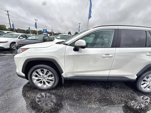 2021 Toyota RAV4 XLE Premium
