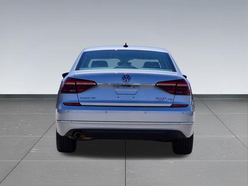 Reflex Silver Metallic 2017 Volkswagen Passat 1.8T SEL Premium