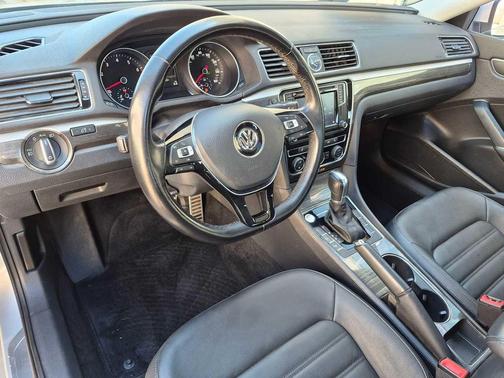 Reflex Silver Metallic 2017 Volkswagen Passat 1.8T SEL Premium
