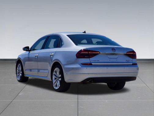 Reflex Silver Metallic 2017 Volkswagen Passat 1.8T SEL Premium