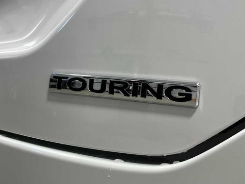 Platinum White Pearl 2026 Honda Pilot Touring 8-Passenger
