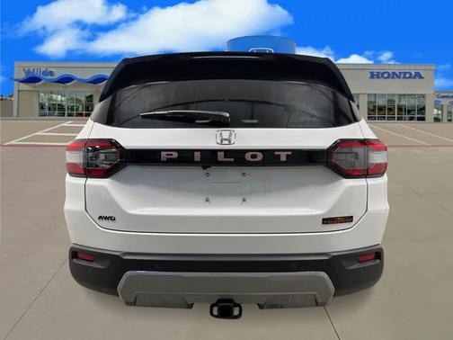 Platinum White Pearl 2026 Honda Pilot TrailSport