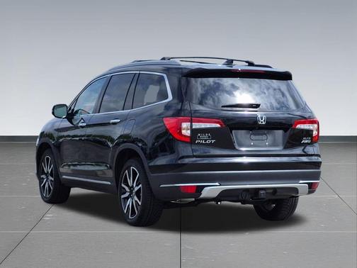 Crystal Black Pearl 2020 Honda Pilot AWD Elite