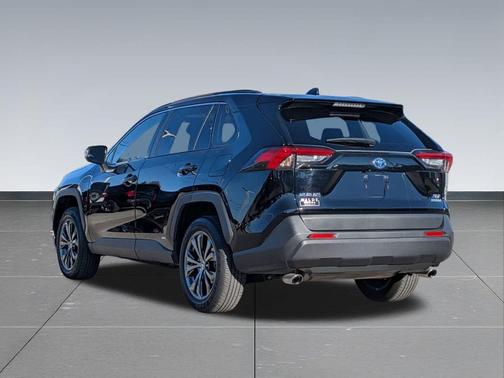 2023 Toyota RAV4 Hybrid XLE Premium
