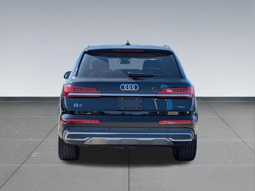 2023 Audi Q7 55 Premium Plus