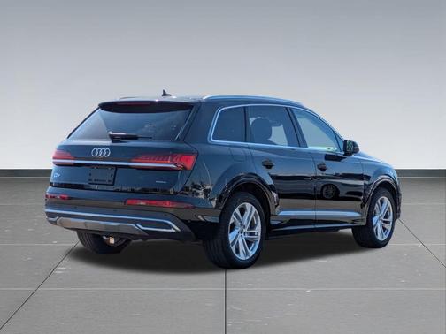 2023 Audi Q7 55 Premium Plus