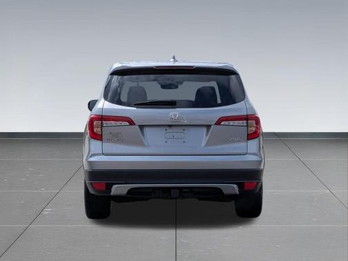 Lunar Silver Metallic 2022 Honda Pilot AWD EX-L