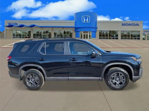 Crystal Black Pearl 2026 Honda Pilot TrailSport