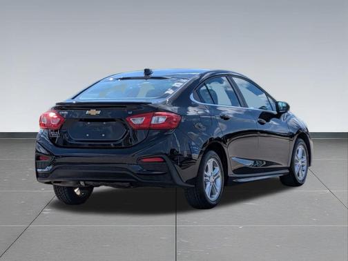 Black 2017 Chevrolet Cruze LT