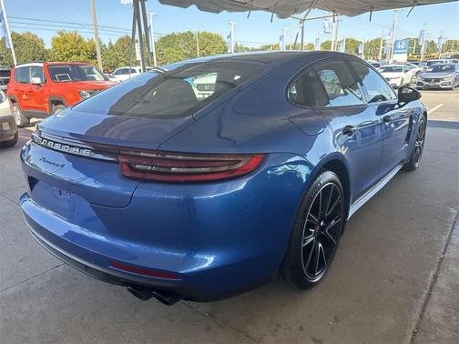 2018 Porsche Panamera 4