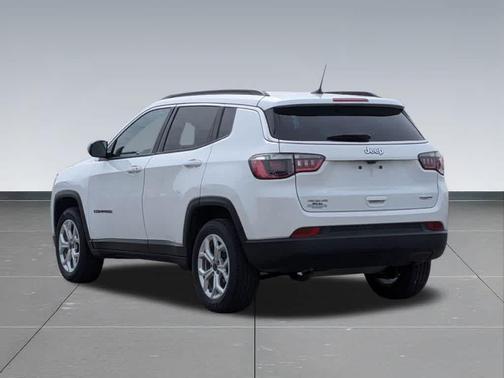 Bright White Clearcoat 2025 Jeep Compass Latitude