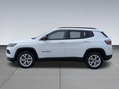 Bright White Clearcoat 2025 Jeep Compass Latitude