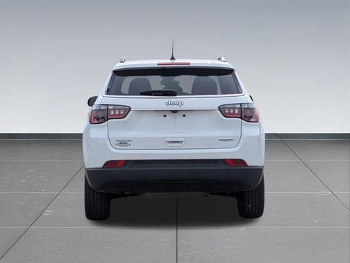 Bright White Clearcoat 2025 Jeep Compass Latitude