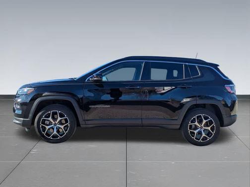 Diamond Black Crystal Pearlcoat 2025 Jeep Compass Limited