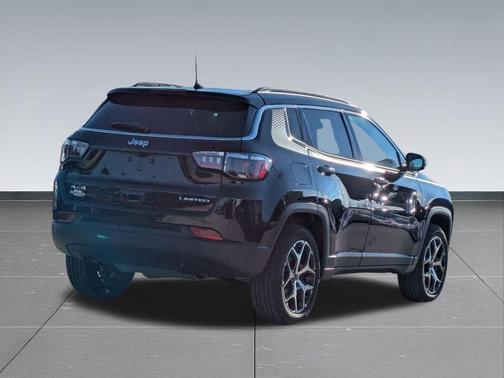 Diamond Black Crystal Pearlcoat 2025 Jeep Compass Limited
