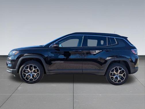 Diamond Black Crystal Pearlcoat 2025 Jeep Compass Limited