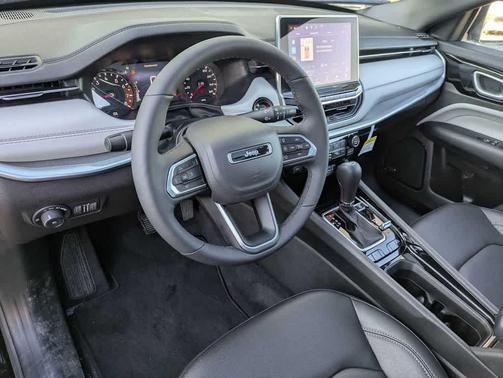 Diamond Black Crystal Pearlcoat 2025 Jeep Compass Limited
