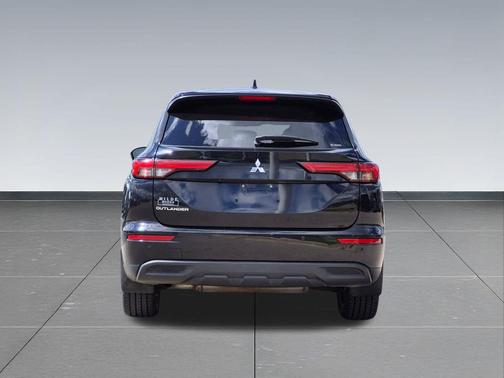 Labrador Black Pearl 2022 Mitsubishi Outlander ES 2.5 S-AWC