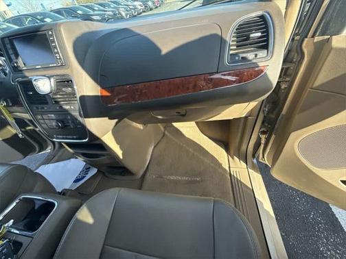 2014 Chrysler Town & Country Touring