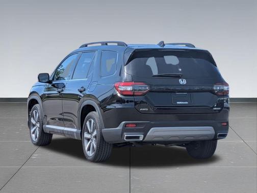 Crystal Black Pearl 2025 Honda Pilot Touring 8-Passenger