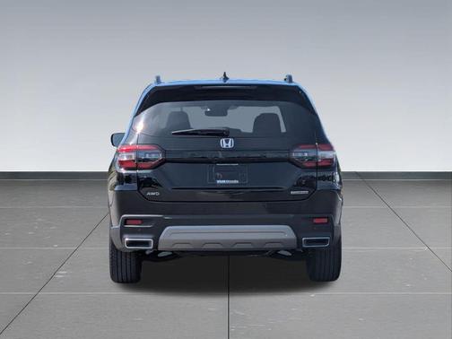 Crystal Black Pearl 2025 Honda Pilot Touring 8-Passenger