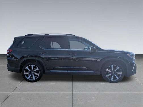 Crystal Black Pearl 2025 Honda Pilot Touring 8-Passenger