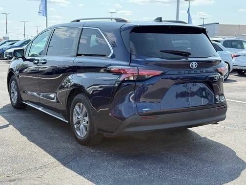 2022 Toyota Sienna XLE 7 Passenger