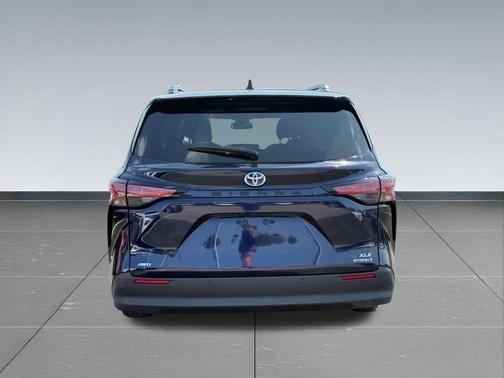 2022 Toyota Sienna XLE 7 Passenger