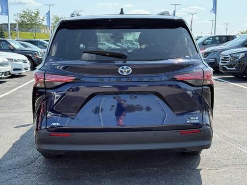 2022 Toyota Sienna XLE 7 Passenger