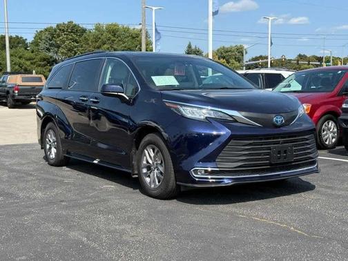 2022 Toyota Sienna XLE 7 Passenger