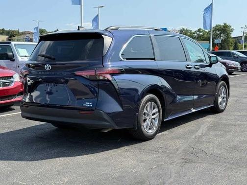 2022 Toyota Sienna XLE 7 Passenger
