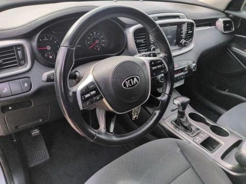 Sparkling Silver 2019 Kia Sorento LX