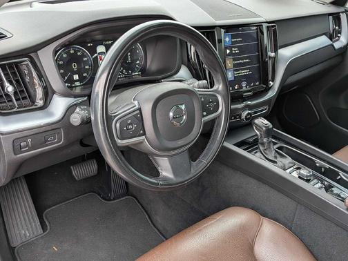 2020 Volvo XC60 T5 Momentum