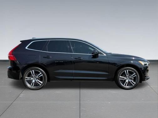 2020 Volvo XC60 T5 Momentum