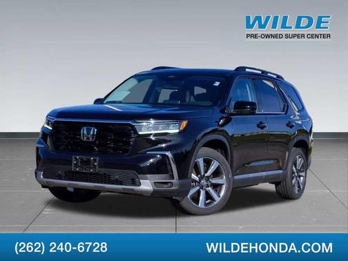 Crystal Black Pearl 2023 Honda Pilot Touring 8-Passenger