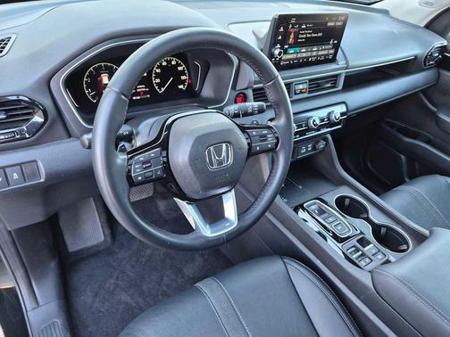 Crystal Black Pearl 2023 Honda Pilot Touring 8-Passenger