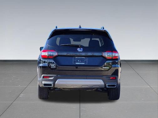 Crystal Black Pearl 2023 Honda Pilot Touring 8-Passenger