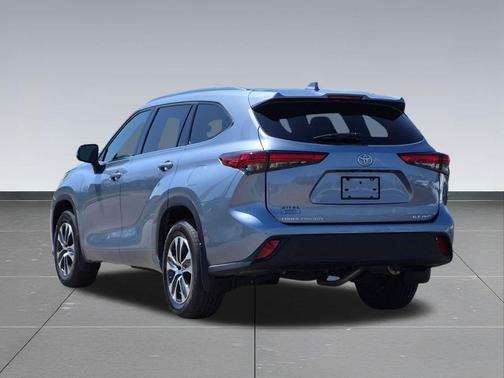 Moon Dust 2021 Toyota Highlander XLE