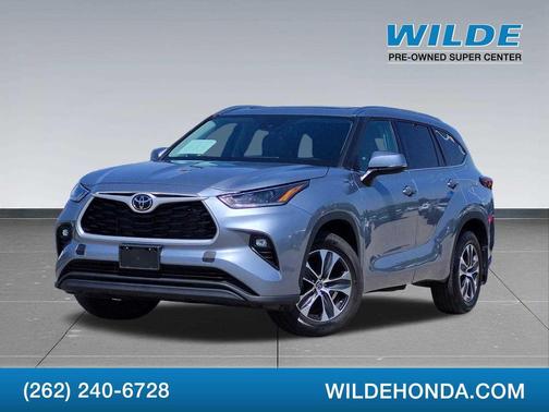 Moon Dust 2021 Toyota Highlander XLE