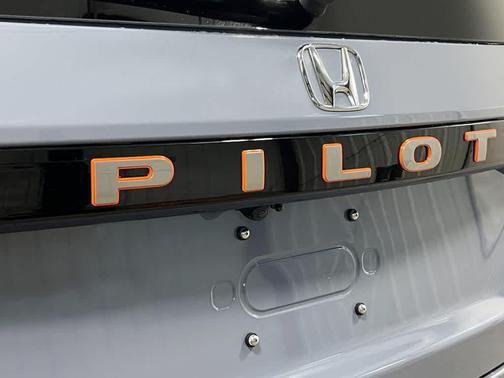 Sonic Gray Pearl 2026 Honda Pilot TrailSport