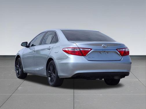 Celestial Silver Metallic 2017 Toyota Camry LE