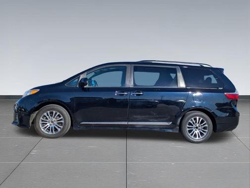 2018 Toyota Sienna XLE