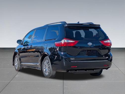 2018 Toyota Sienna XLE