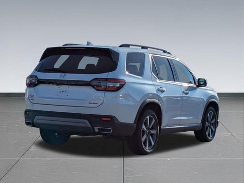 2023 Honda Pilot Touring 8-Passenger